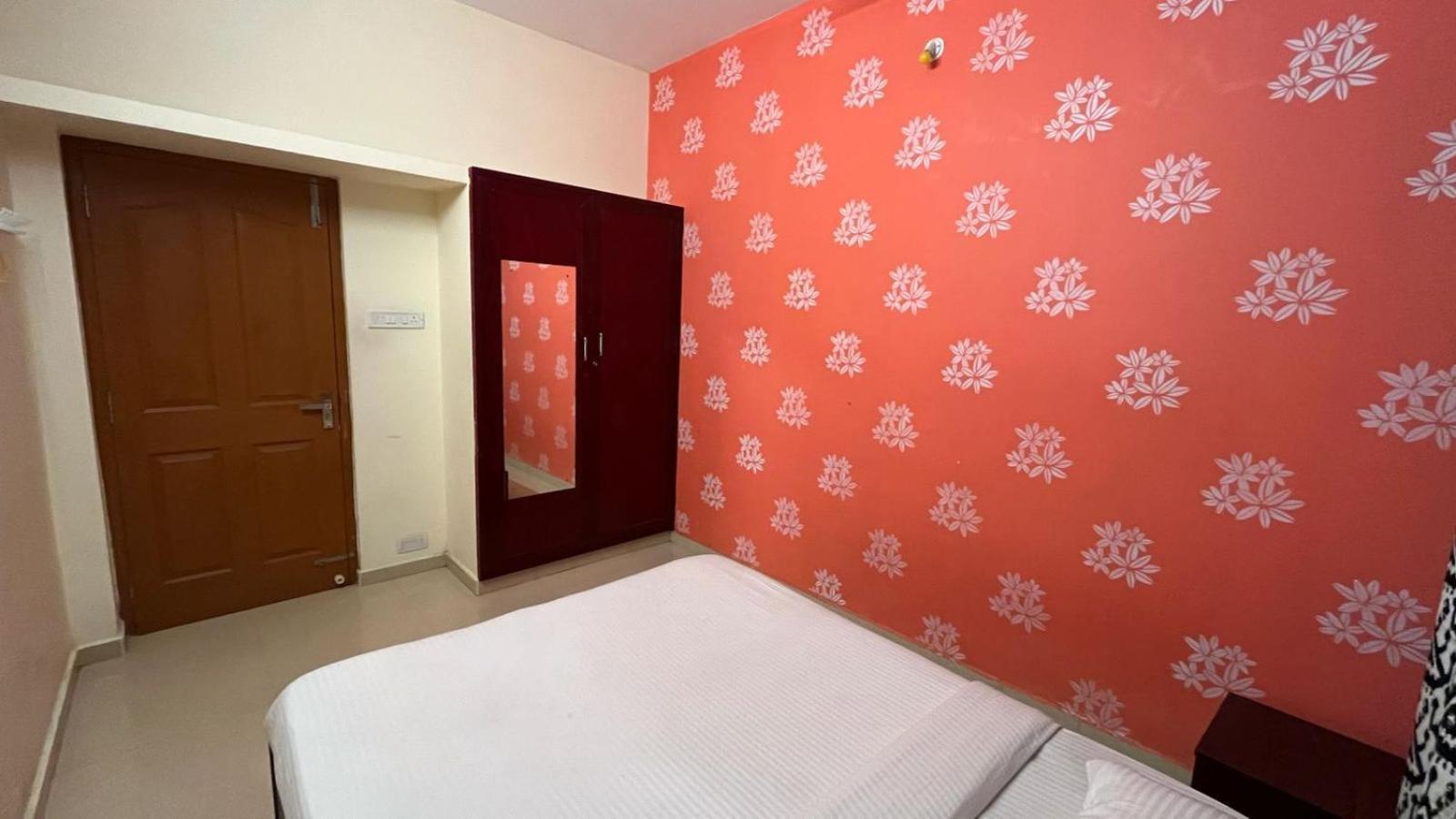 Shri Sai Balavany Residency Pondicherry Exterior photo